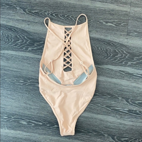 Light pink backless mesh one piece XS - Picture 2 of 6